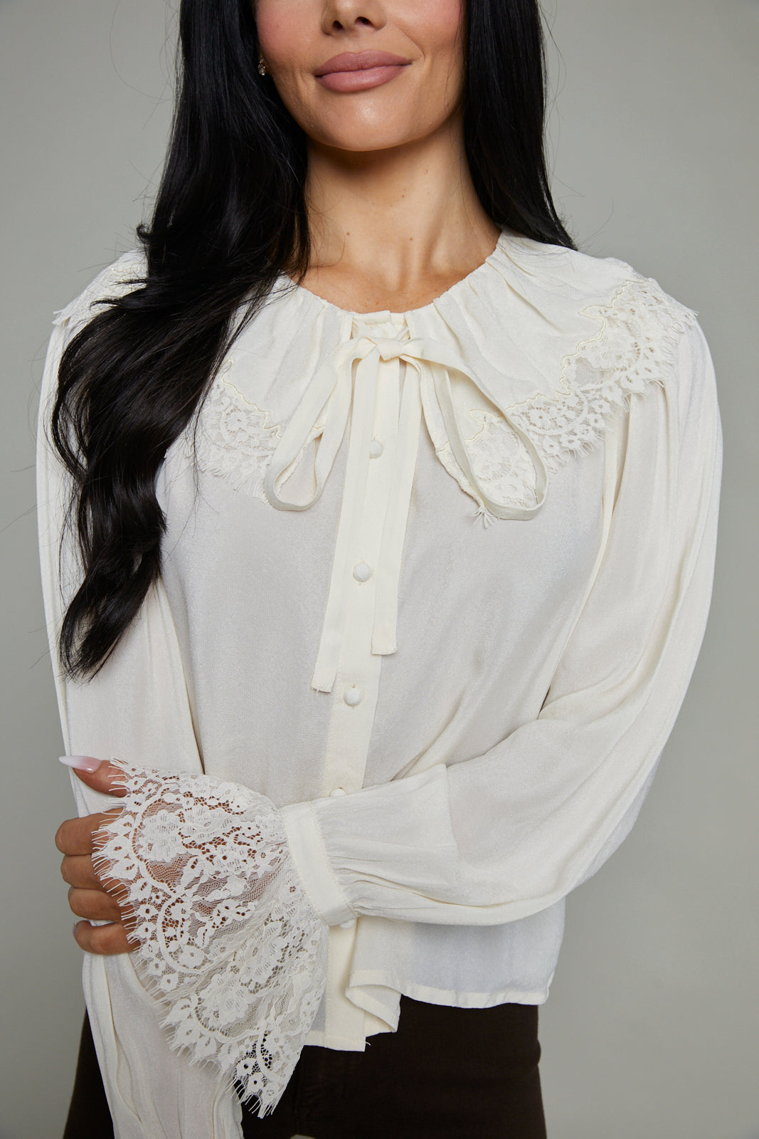 Tilly Scalloped Lace Collared Blouse