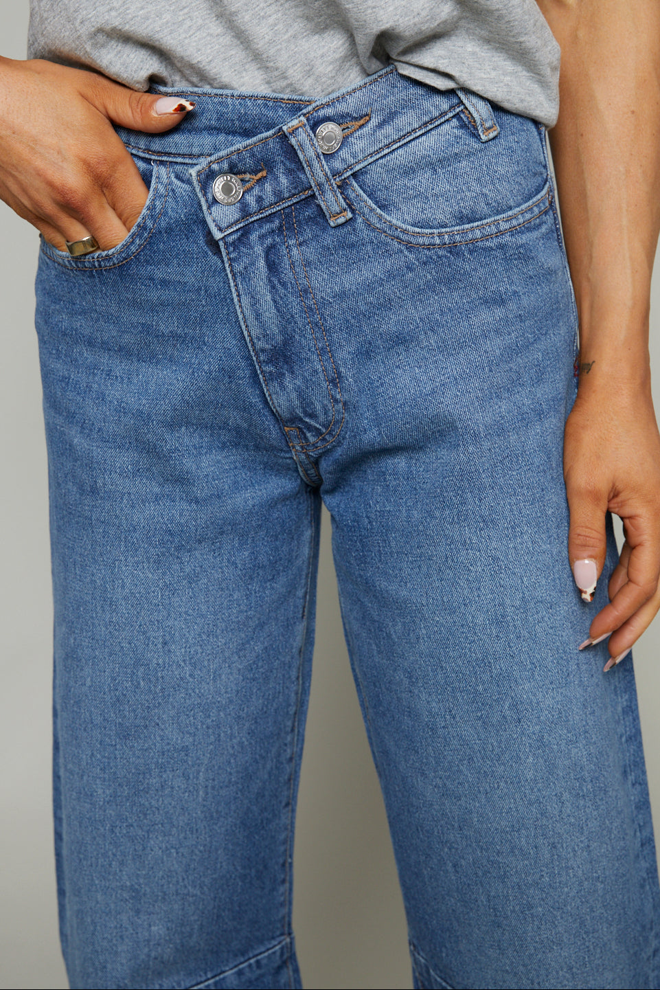 Hadley Soft Curve Barrel Jeans - Bombshell