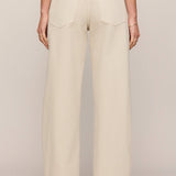 Agatha Bowed Leg Show Off Jean